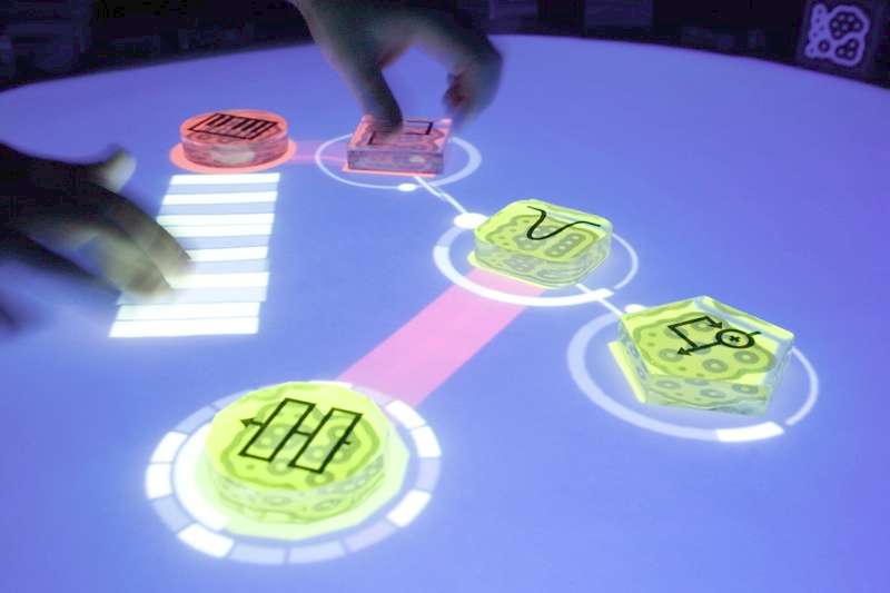 Illustration for article titled ReacTable Synth Makes Touchy-Feely Music for your Eyes